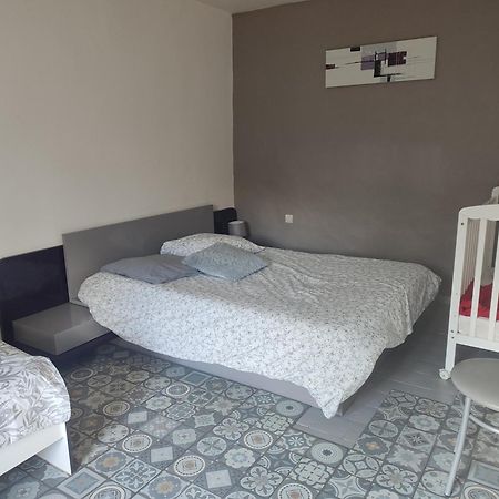 Maison Plain Pied, 2 Chambres, Longere Typique , Fraiche, Dans Bourg Avec Tous Commerces Luçay-le-Mâle Bagian luar foto