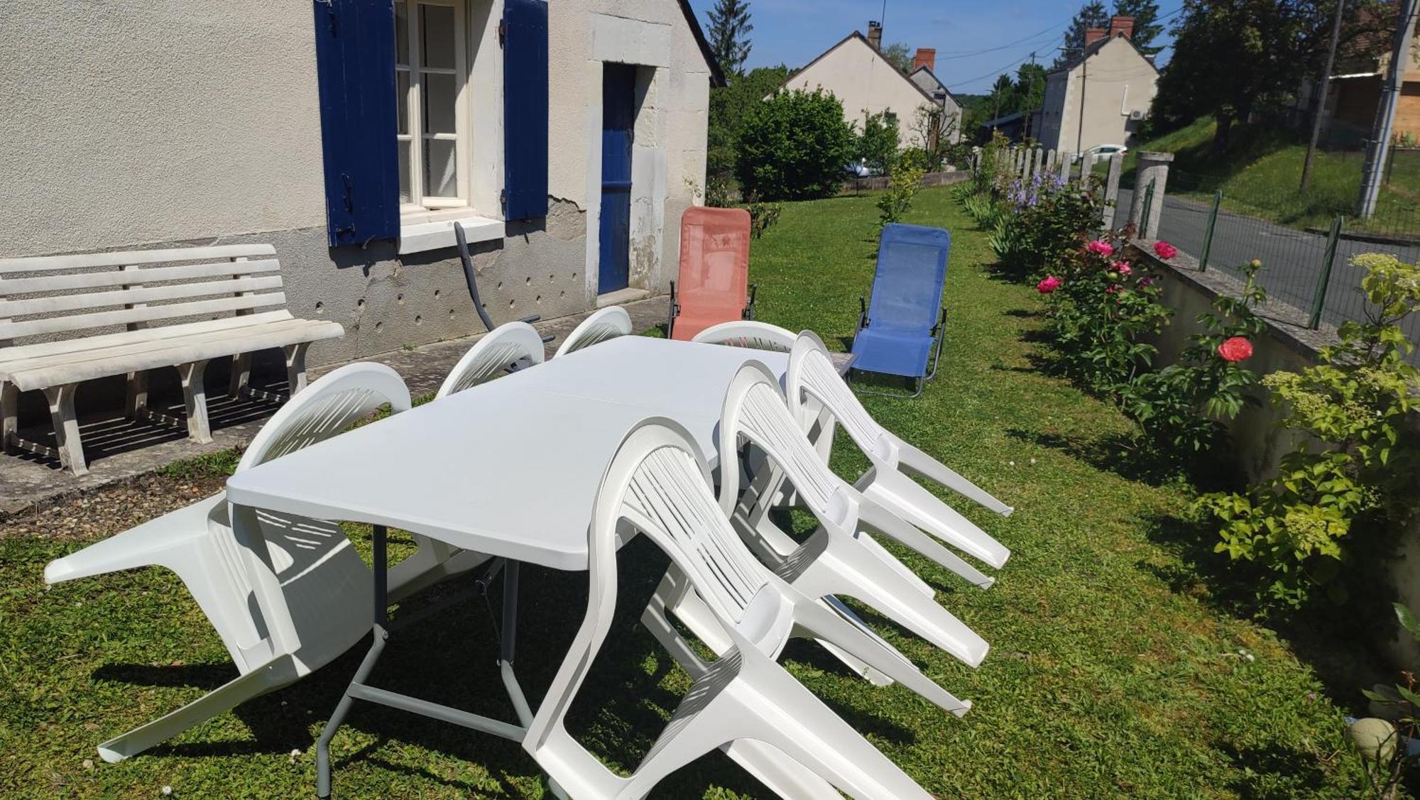 Maison Plain Pied, 2 Chambres, Longere Typique , Fraiche, Dans Bourg Avec Tous Commerces Luçay-le-Mâle Bagian luar foto
